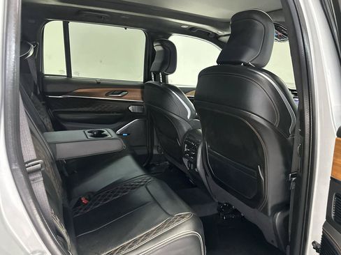 Used 2023 Jeep Grand Cherokee Summit AWD/4WD image 16