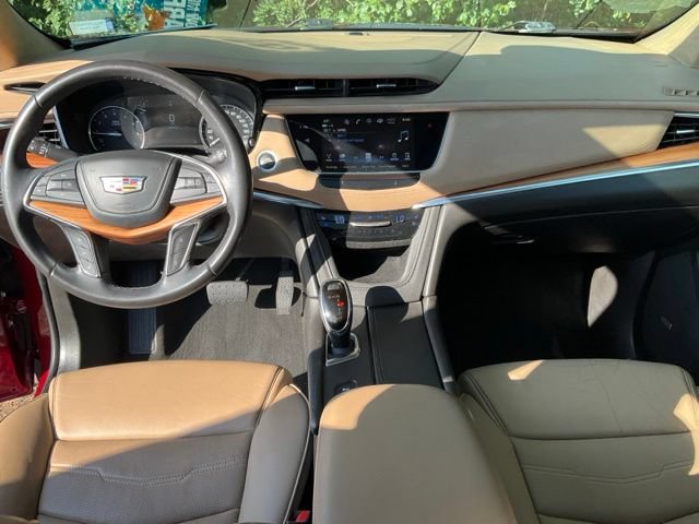 Used 2018 Cadillac XT5 Platinum AWD/4WD image 2