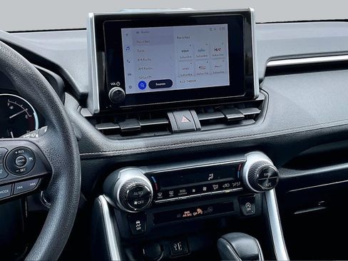 Used 2025 Toyota RAV4 XLE FWD image 7