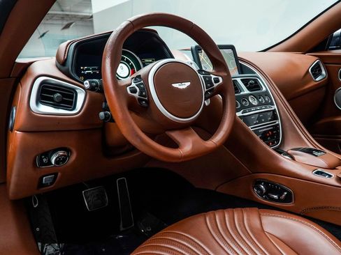 Used 2019 Aston Martin DB11 Volante RWD image 25