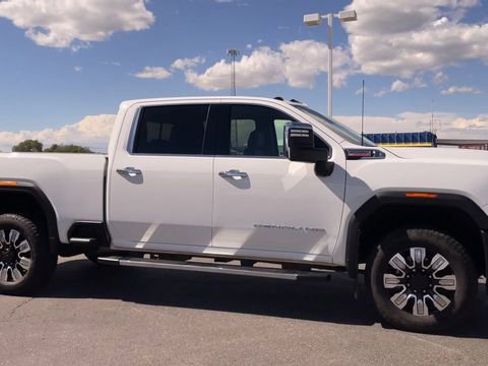 Used 2025 GMC Sierra 3500 Denali w/ Denali Reserve Package AWD/4WD image 3