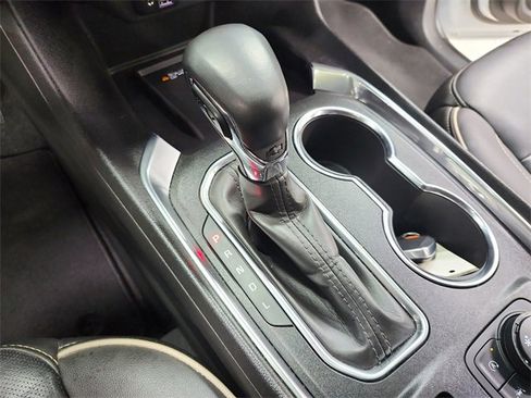 Used 2023 Chevrolet Traverse Premier image 28