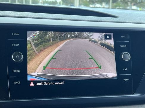 Certified 2022 Volkswagen Taos SE w/ Driver Assistance Package image 19