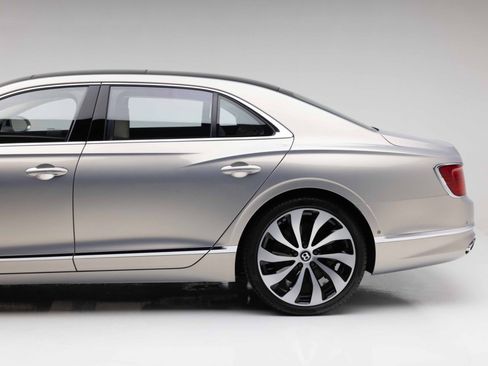 Used 2024 Bentley Flying Spur Azure AWD/4WD image 23