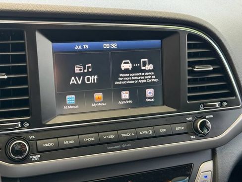 Used 2018 Hyundai Elantra SE w/ SE Connectivity Package 04 FWD image 15
