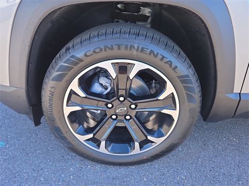 New 2026 Chevrolet Equinox LT w/ Convenience Package II image 9