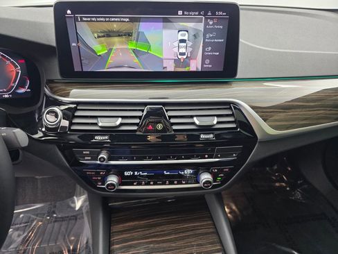 Used 2021 BMW 540i w/ Convenience Package image 23