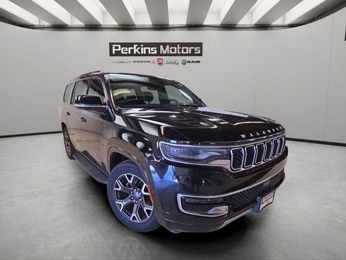 Used 2023 Jeep Wagoneer Series III w/ Preferred Equipment Group AWD/4WD image 7