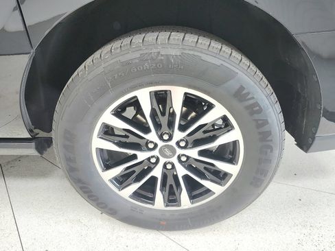 Used 2025 Ford Expedition Max Platinum AWD/4WD image 16