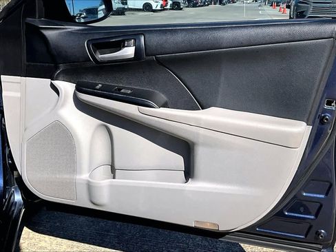 Used 2014 Toyota Camry LE image 23
