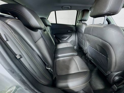 Used 2020 Chevrolet Trax LT w/ LT Convenience Package image 31