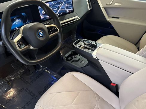 Used 2024 BMW iX xDrive50 w/ Premium Package AWD/4WD image 4