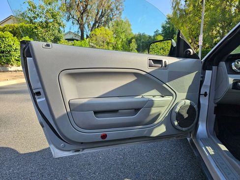 Used 2005 Ford Mustang Deluxe Convertible 2D image 15