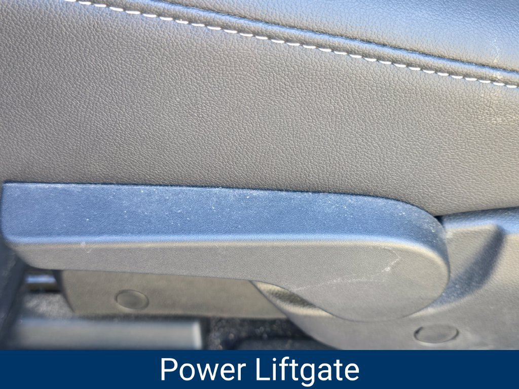 Certified 2025 Chevrolet Traverse LT FWD image 12