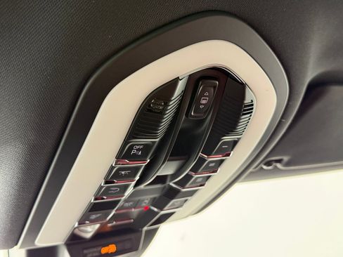 Used 2022 Porsche Macan S image 24