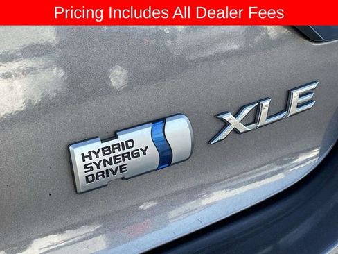 Used 2017 Toyota Camry XLE w/ Moonroof Package FWD image 12