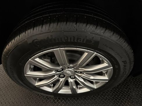 Used 2022 Cadillac XT4 Premium Luxury w/ Enhanced Visibility Package image 16