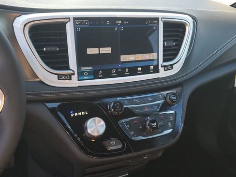New 2026 Chrysler Pacifica Select image 22