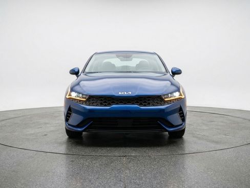 Used 2025 Kia K4 LXS image 2