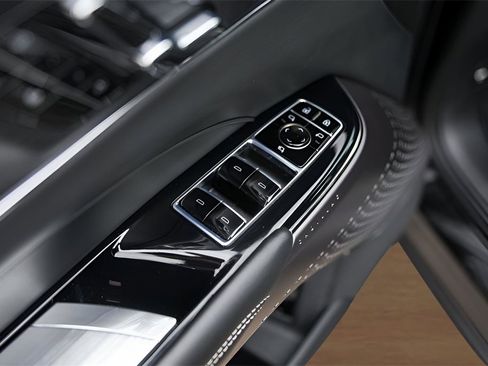 Certified 2024 Cadillac Lyriq Sport image 22