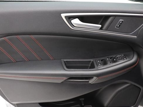 Used 2022 Ford Edge ST-Line image 13
