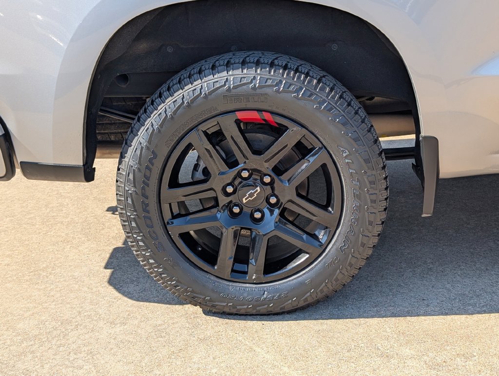 Used 2021 Chevrolet Silverado 1500 RST w/ Redline Edition AWD/4WD image 3