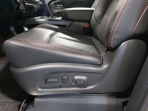 Used 2022 Nissan Titan PRO-4X w/ Pro-4x Convenience Package AWD/4WD image 28