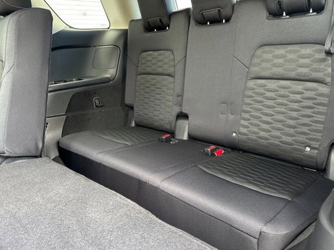 New 2025 Nissan Pathfinder SV image 12