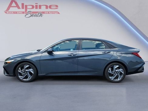 Used 2025 Hyundai Elantra Limited FWD image 2