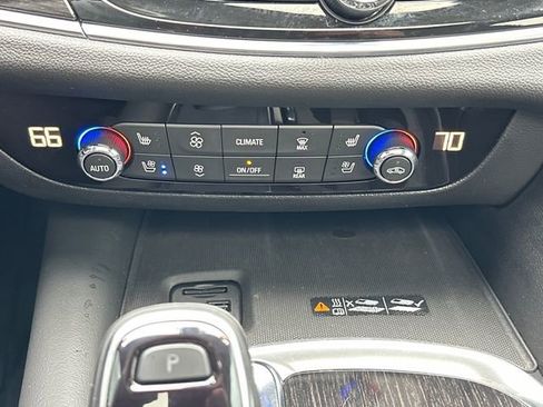 Used 2021 Buick Enclave Avenir w/ Avenir Technology Package FWD image 26