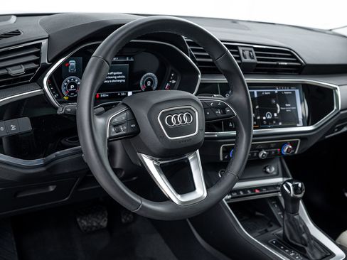 Certified 2025 Audi Q3 2.0T Premium Plus w/ Premium Plus Package image 9