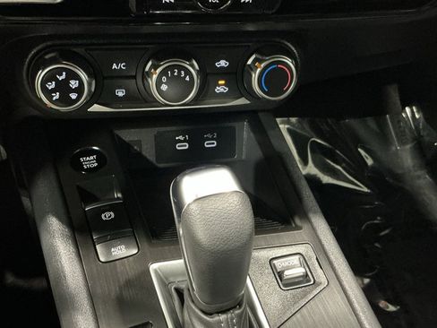 Used 2025 Nissan Kicks SV image 8