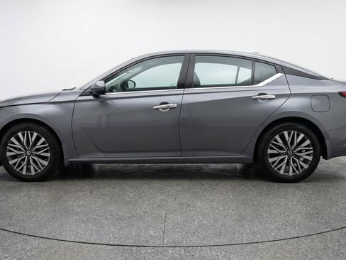 Used 2025 Nissan Altima 2.5 SV FWD image 5