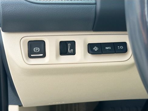 Used 2021 GMC Acadia Denali w/ Denali Technology Package AWD/4WD image 10