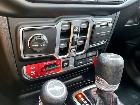 Used 2019 Jeep Wrangler Unlimited Rubicon w/ Cold Weather Group image 15