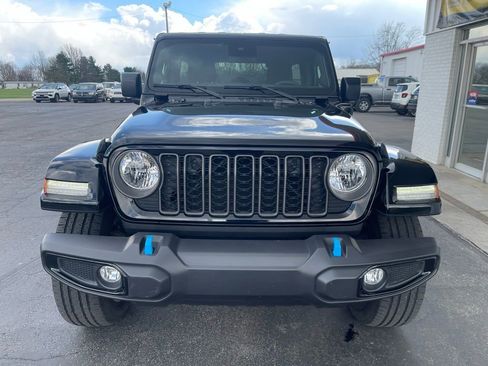 Used 2024 Jeep Wrangler Unlimited w/ Convenience Group AWD/4WD image 9