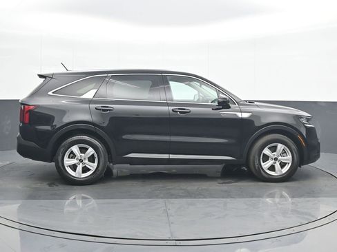 Used 2023 Kia Sorento LX image 7