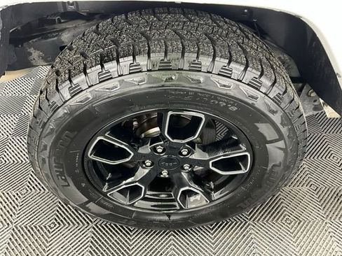 Used 2017 Jeep Wrangler Unlimited Sahara AWD/4WD image 22