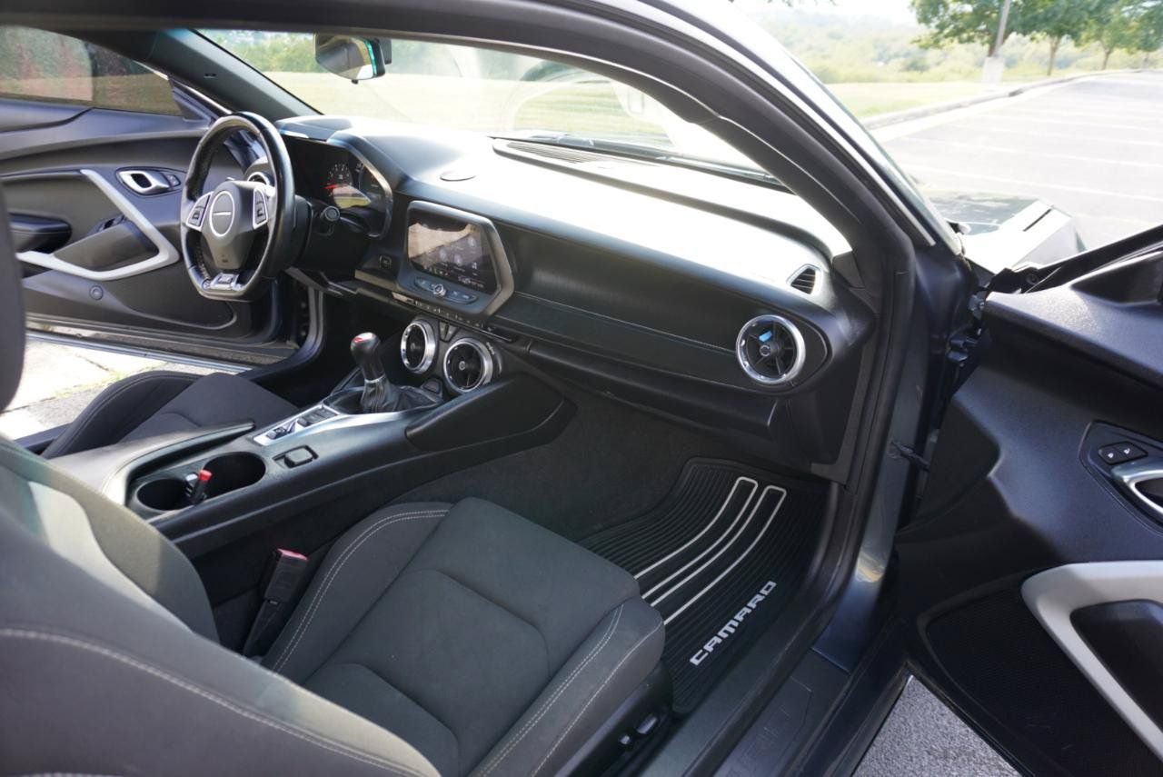 Used 2020 Chevrolet Camaro SS RWD image 27