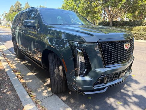 Used 2025 Cadillac Escalade V AWD/4WD image 3