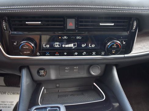 Used 2025 Nissan Rogue Platinum w/ Platinum Premium Package FWD image 42