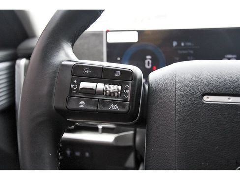 Used 2025 Hyundai Santa Fe SEL FWD image 24