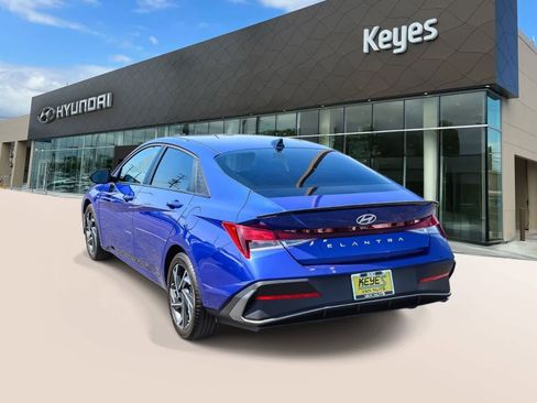 Certified 2025 Hyundai Elantra Sport FWD image 7