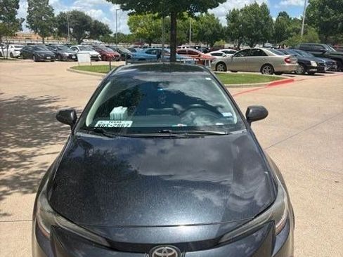 Used 2021 Toyota Corolla LE FWD image 2
