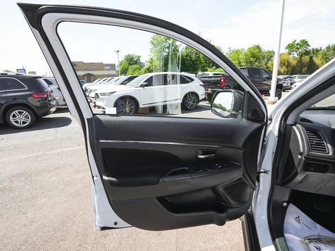 Used 2024 Mitsubishi Outlander Sport ES AWD/4WD image 9