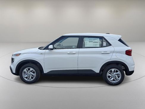 New 2025 Hyundai Venue SE image 4