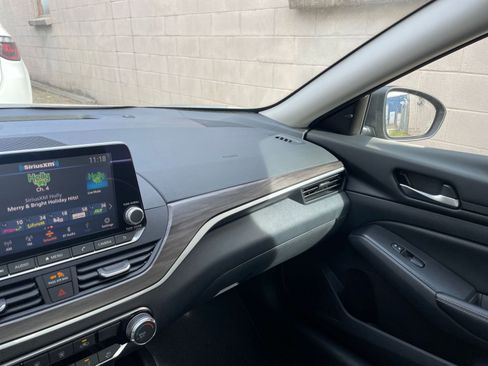 Used 2025 Nissan Altima 2.5 SV image 34