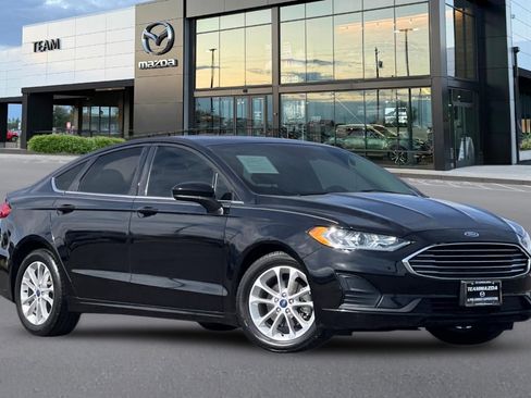 Used 2019 Ford Fusion SE image 2
