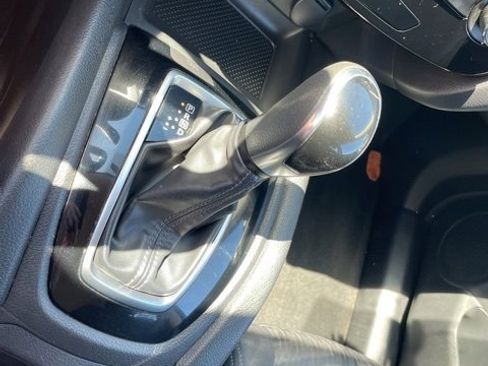 Used 2018 Nissan Rogue S image 19