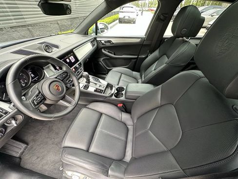 Certified 2025 Porsche Macan GTS AWD/4WD image 4